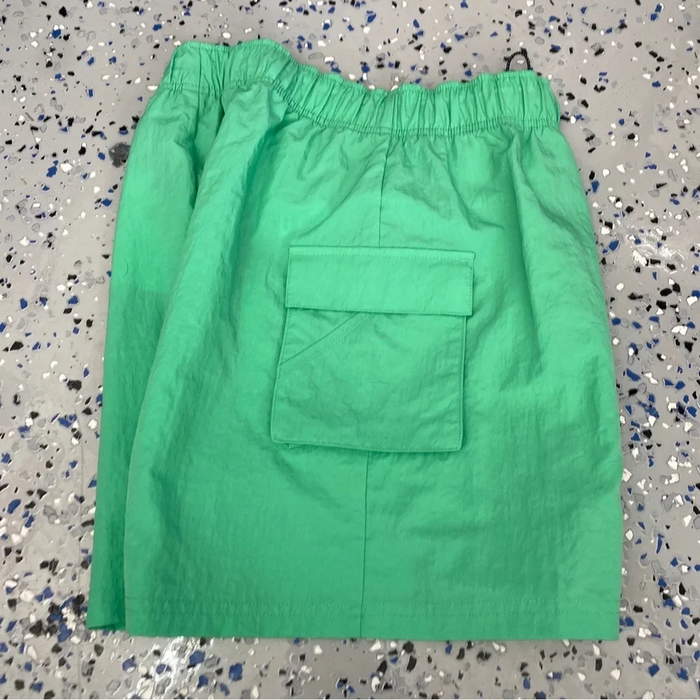 New Women's Nike DM6247 Loose Fit High‎ Rise Windbreaker Cargo Shorts Small